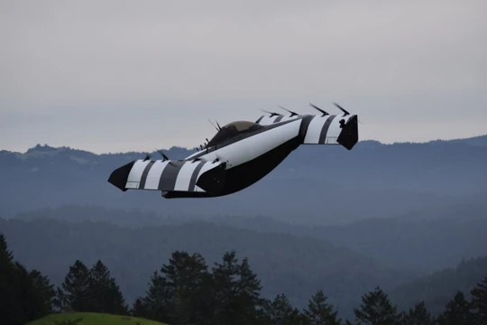 Chiếc BlackFly của hãng Opener