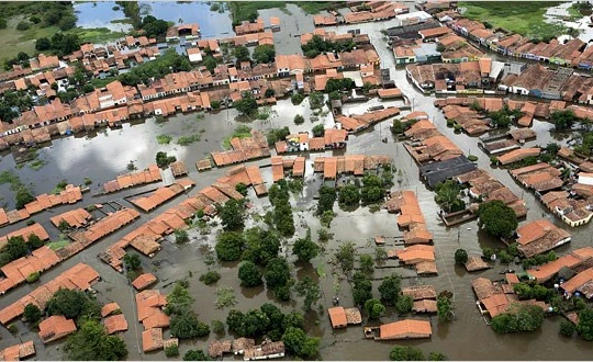 Lũ lụt khiến nhiều ngôi nhà ở Brazil chìm trong biển nước (ảnh: Vietnam Plus)