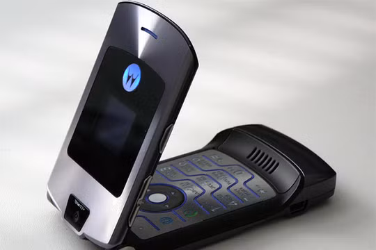 RAZR là điện thoại huyền thoại của Motorola