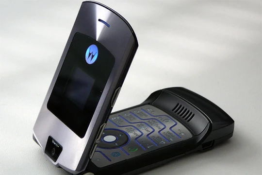 RAZR là điện thoại huyền thoại của Motorola