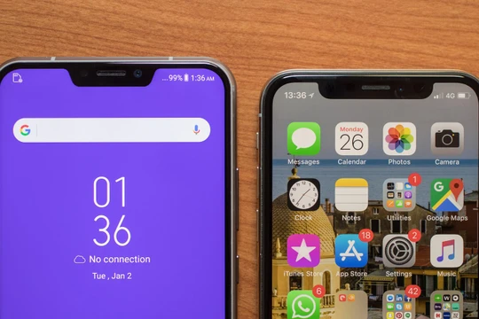 Huawei P20 Pro và iPhone X (ảnh: CNET)