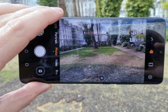 P30 Pro là mẫu điện thoại được Huawei cho ra mắt trong thời gian gần đây (ảnh: Digital Camera World) 