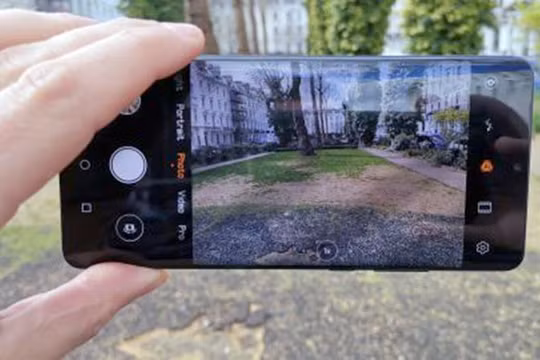 P30 Pro là mẫu điện thoại được Huawei cho ra mắt trong thời gian gần đây (ảnh: Digital Camera World) 