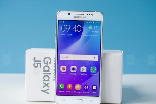 Galaxy J5 (ảnh: Phone Arena)