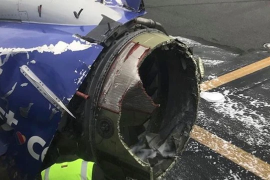 Máy bay của hãng Southwest Airlines gặp tai nạn khi đang thực hiện lộ trình từ New York tới Dallas (ảnh: AP)