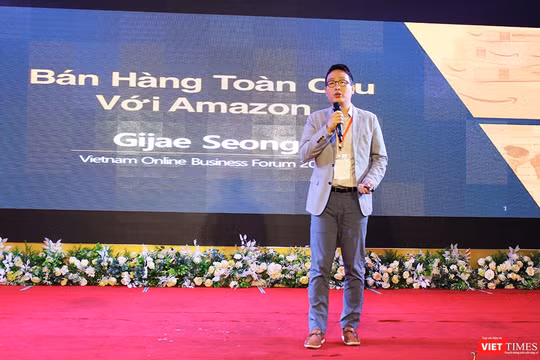 ông Gijae Seong, Giám đốc Bán hàng toàn cầu của Amazon tại Singapore phát biểu tại Diễn đàn TMĐT Việt Nam 2018