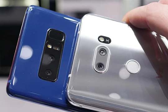 Galaxy Note 8 và LG V30 (ảnh: Phone Arena)