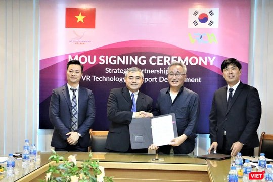 ông Nguyễn Minh Hồng - Chủ tịch VDCA và ông Kim Dong Hyun - Chủ tịch VRCIA (Hàn Quốc)