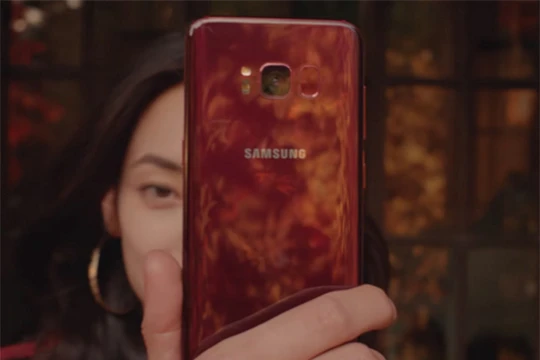 Galaxy S8 có thêm màu đỏ Burgundy (ảnh: YouTube)
