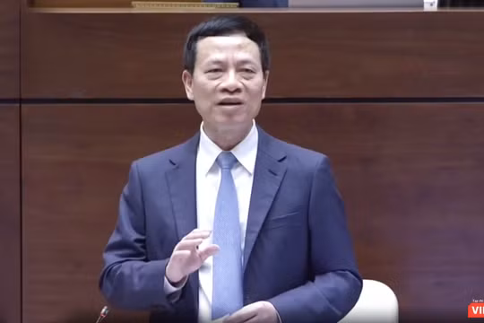 Bộ trưởng Nguyễn Mạnh Hùng trả lời chất vấn trước Quốc hội ngày 8/11