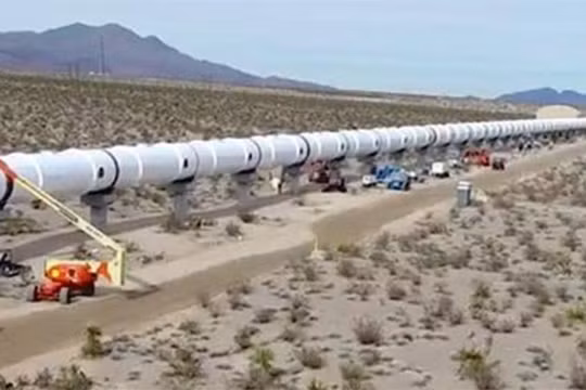 Tỷ phú Elon Musk với tham vọng xây đường ống vận chuyển cao tốc (ảnh: Business Insider)