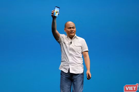 ông Nguyễn Tử Quảng tại lễ ra mắt Bphone 3, tháng 10/2018