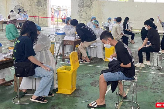 CDC Đà Nẵng tiêm vaccine phòng COVID-19 cho người dân