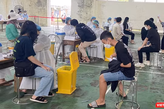 CDC Đà Nẵng tiêm vaccine phòng COVID-19 cho người dân