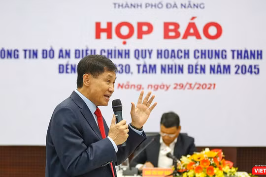 Ông Johnathan Hạnh Nguyễn - Chủ tịch Tập đoàn Liên Thái Bình Dương (IPPG) tại buổi họp báo