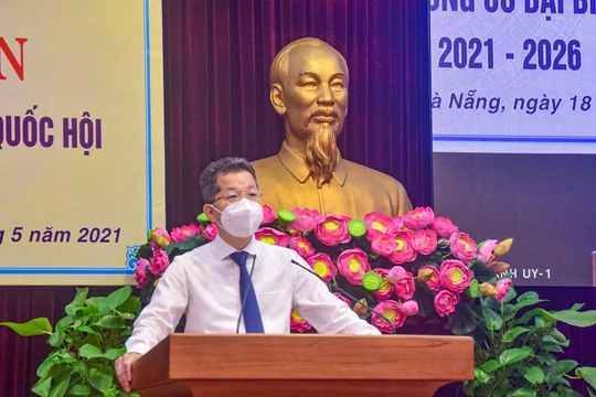 Ông Nguyễn Văn Quảng – Bí thư Thành uỷ Đà Nẵng phát biểu tại hội nghị Tiếp xúc cử tri trực tuyến, vận động bầu cử đại biểu Quốc hội khóa 15, nhiệm kỳ 2016-2021 diễn ra sáng ngày 18/5 (ảnh Khánh Hưng)