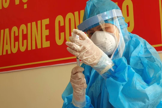 Đà Nẵng triển khai tiêm vaccine COVID-19 đối với các đối tượng có nguy cơ cao