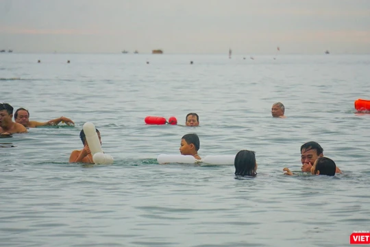 Từ 0h ngày 30/9, người dân Đà Nẵng được đi tắm biển hàng ngày theo khung giờ