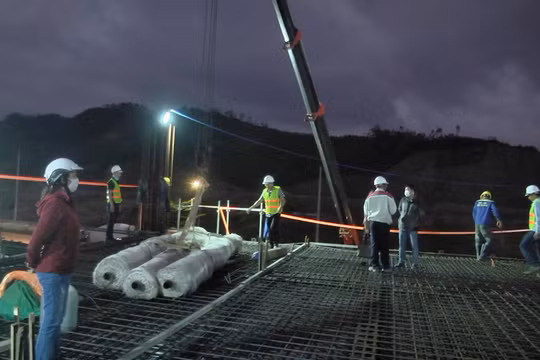 Công nhân thi công xuyên Tết với mong muốn đẩy nhanh tiến độ, sớm đưa Danang IT Park thành thung lũng CNTT trọng điểm của cả nước.