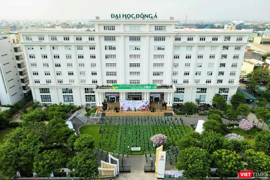 Quang cảnh Lễ hội giao lưu văn hóa Việt – Nhật và Ngày hội việc làm Nhật Bản 2021 tại Đà Nẵng nhìn từ trên cao