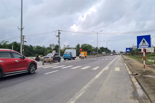 Giao thông trên Quốc lộ 1A đoạn qua địa bàn xã Tam Đàn và xã Tam An (thuộc huyện Phú Ninh, tỉnh Quảng Nam) đã được thông suốt