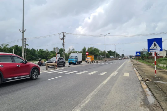 Giao thông trên Quốc lộ 1A đoạn qua địa bàn xã Tam Đàn và xã Tam An (thuộc huyện Phú Ninh, tỉnh Quảng Nam) đã được thông suốt