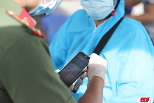 Đà Nẵng kiểm tra người dân ra/vào TP bằng quét QR trên ứng dụng Danang Smart City và PC-Covid