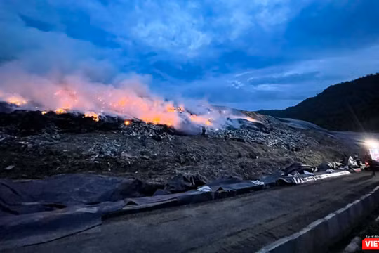 Hiện trường vụ cháy tại hộc rác số 2, bãi rác Khánh Sơn (Đà Nẵng)