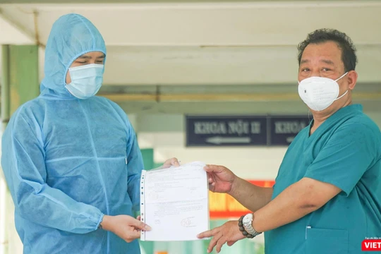 Ca bệnh COVID-19 được điều trị khỏi và được cơ quan y tế cho xuất viện