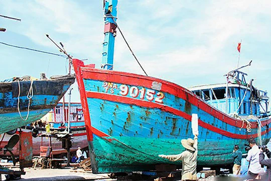 Tàu cá ĐNa90152TS của ngư dân Đà Nẵng bị tàu Trung Quốc đâm chìm trở thành bằng chứng cho thái độ hung hăng của Trung Quốc trên biển
