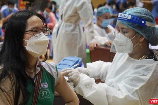 Đà Nẵng tiêm vaccine phòng COVID-19 cho trẻ dưới 18 tuổi