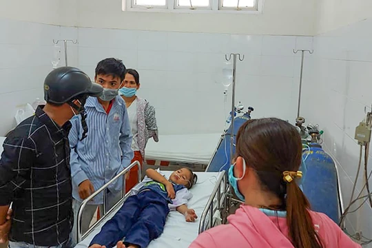 Một trường hợp học sinh trường Tiểu học Hòa Khương 1 bị ngộ độc phải nhập viện cấp cứu.