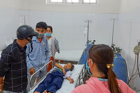 Một trường hợp học sinh trường Tiểu học Hòa Khương 1 bị ngộ độc phải nhập viện cấp cứu.