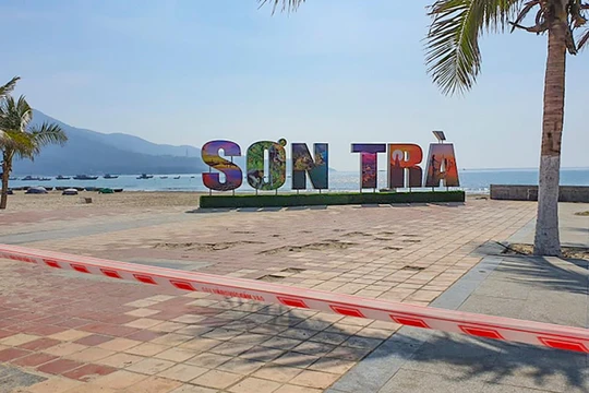 Biển du lịch Đà Nẵng bị phong toả, cấm người dân tắm biển để phòng, chống dịch COVID-19