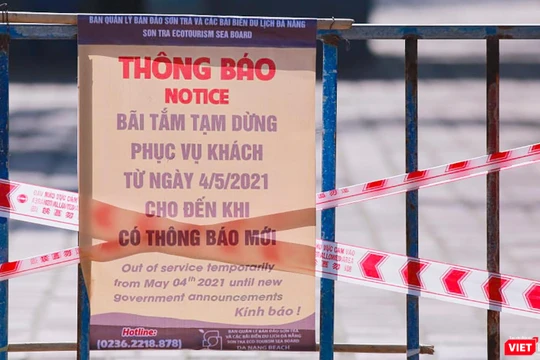 Bảng thông báo dừng phục vụ tại bãi biển du lịch Đà Nẵng trong sáng ngày 4/5