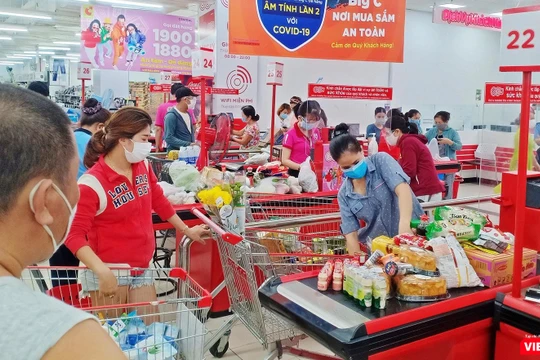 Hoạt động bình thường tại trung tâm thương mại trên địa bàn TP Đà Nẵng.