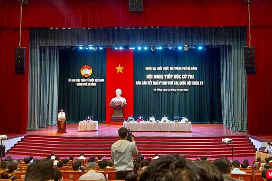 Quang cảnh buổi tiếp xúc cử tri của Đoàn đại biểu Quốc hội TP Đà Nẵng diễn ra sáng ngày 23/11