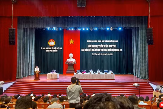 Quang cảnh buổi tiếp xúc cử tri của Đoàn đại biểu Quốc hội TP Đà Nẵng diễn ra sáng ngày 23/11