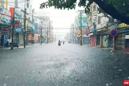 Một góc đường Lý Thái Tổ (quận Hải Châu, TP Đà Nẵng) chìm trong mưa lớn