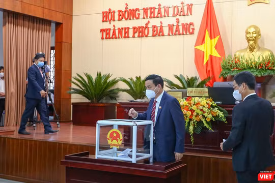 Đại biểu HĐND TP Đà Nẵng bỏ phiếu bầu nhân sự nhiệm kỳ 2021-2026