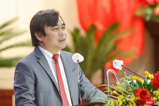 Ông Tô Văn Hùng - Giám đốc Sở TN&MT TP Đà Nẵng trong phiên chất vấn kỳ họp thứ 4, HĐND TP Đà Nẵng khóa X diễn ra chiều ngày 16/12.