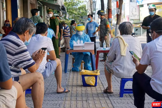 Đà Nẵng tiếp tục lấy mẫu xét nghiệm SARS-CoV-2 trong cộng đồng