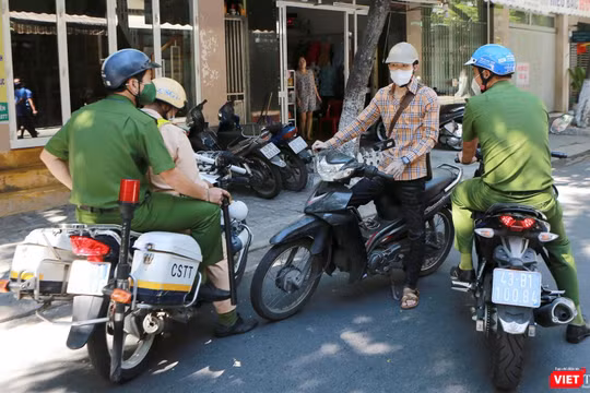 Lực lượng CSGT phối hợp với các lực lượng tuần tra, xử lý phương tiện vi phạm