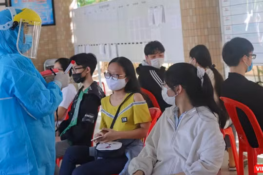 Các thí sinh tham dự kỳ thi tốt nghiệp THPT năm hoạc 2021 trên địa bàn TP Đà Nẵng được lấy mẫu xét nghiệm COVID-19