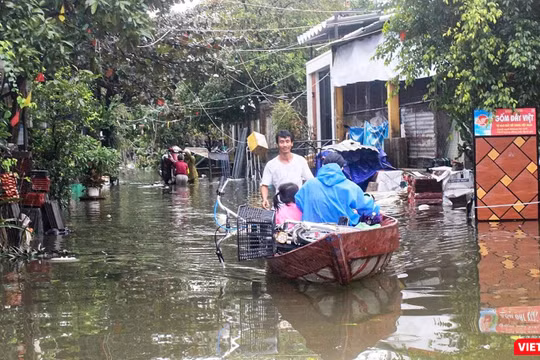 Mưa lớn gây ngập ở các tỉnh thành khu vực Trung Trung Bộ