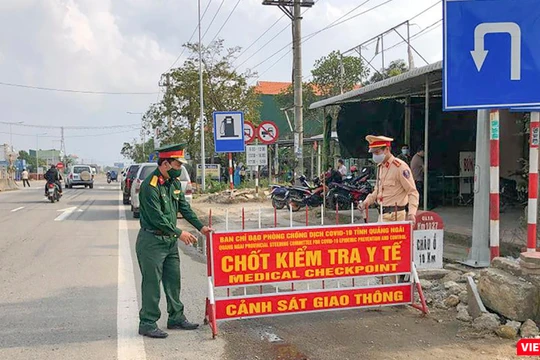 Lực lượng công an, quân đội tỉnh Quảng Ngãi thiết lập chốt kiểm soát dịch COVID-19 trên đian bàn