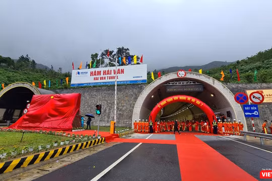 Hầm đường bộ Hải Vân nối Đà Nẵng và Thừa Thiên - Huế trên QL1A trong buổi khánh thành hầm số 2