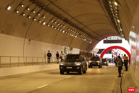 Phương tiện giao thông lưu thông qua hầm Hải Vân