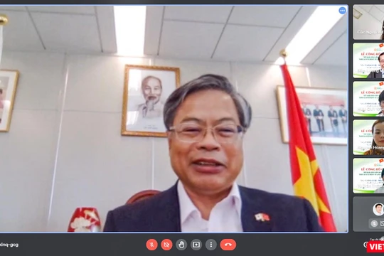 Ông Vũ Bình - Tổng lãnh sự Việt Nam tại Fukuoka tại buổi công bố chương trình tiếp nhận sinh viên Đà Nẵng sang Nhật để thực tập internship và làm việc tại TP Fukuoka 