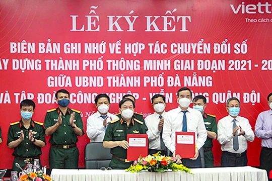 Quang cảnh lễ ký kết biên bản ghi nhớ về xây dựng TP thông minh giai đoạn từ năm 2021 – 2025 giữa UBND TP Đà Nẵng và Tập đoàn Viettel (ảnh danang.gov.vn)